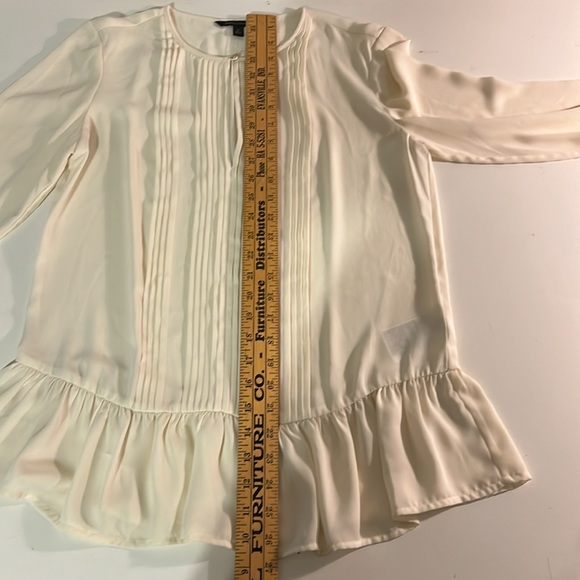 Banana Republic Blouse in Cream size Small-3/4 Length sleeve w/ Pleated front - Picture 5 of 7